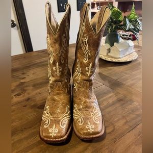Womens Fleur de lis Ferrini boots